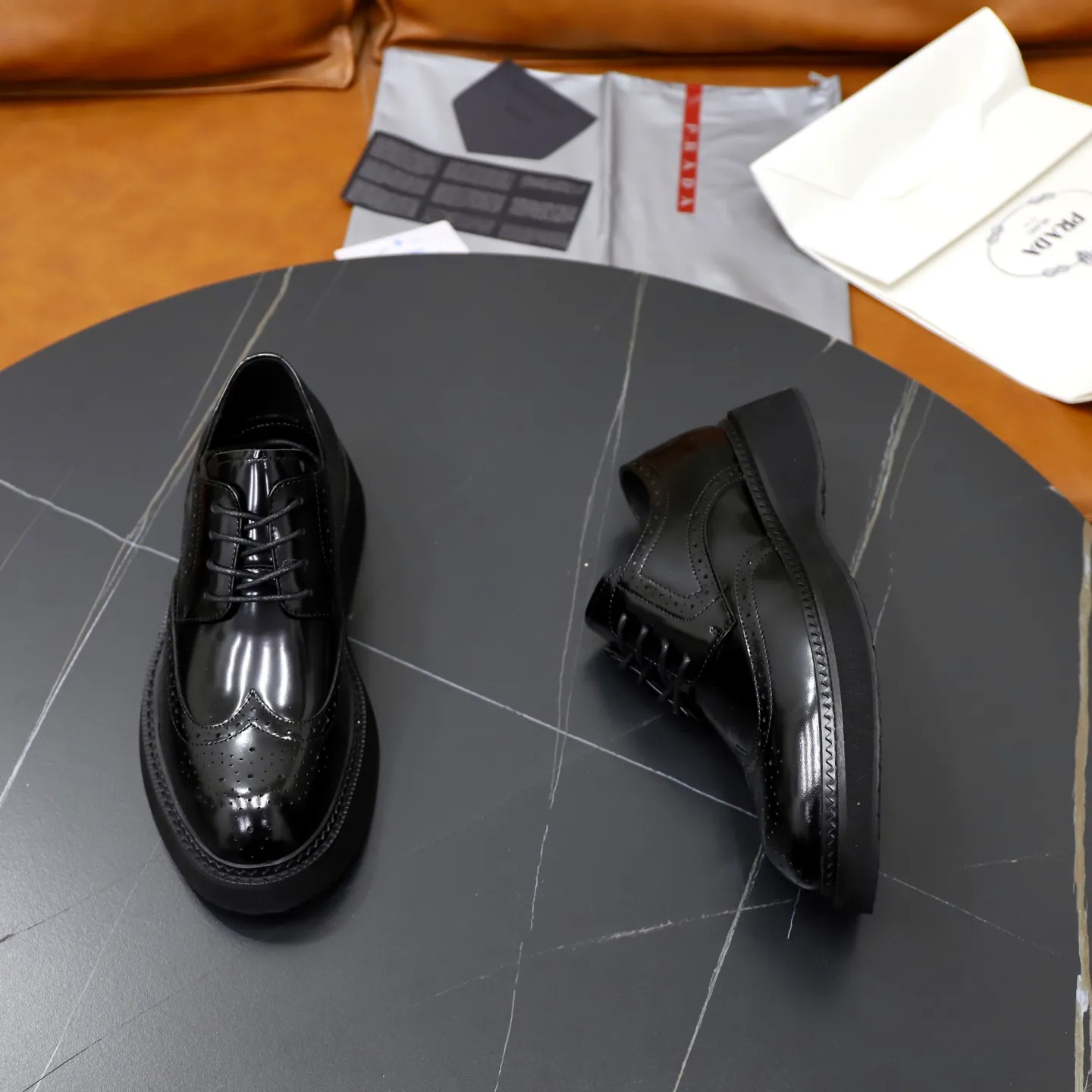 Ex-factory price: 640💰🙅‍♂️🙅‍♂️🙅‍♂️Cowhide Brand: PRADA Standard code: 38-44 (45 customized) Grade: Same as the official website Material: Original high-grade cowhide surface, cowhide lining, non-slip, soft and wear-resistant outsole Style category: Men's fashionable casual boots, distinguished luxury brand elements, top luxury Color: actual picture color